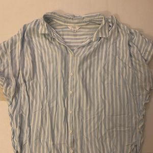 ✨MOVING SALE✨ cap sleeve button up top